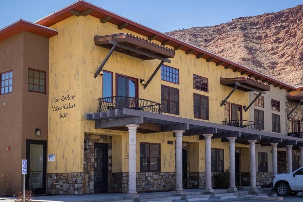 Luxury Downtown Rental - La Dolce Vita Villa #4 Моаб Екстер'єр фото